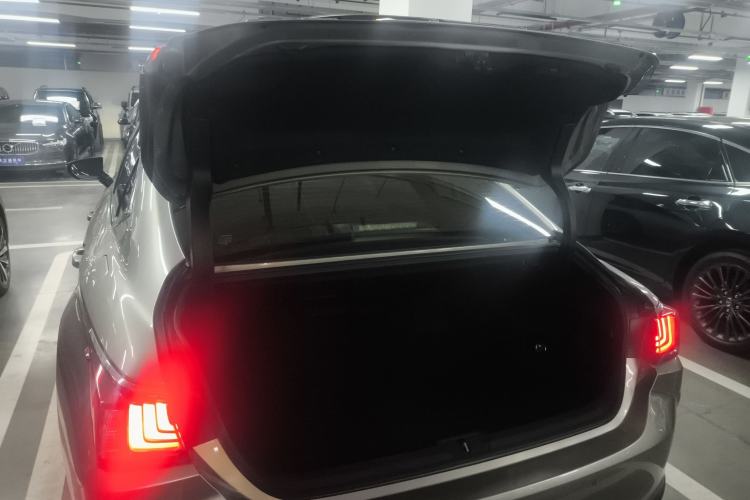 Used Lexus ES 2021 200 Excellence Edition Trunk