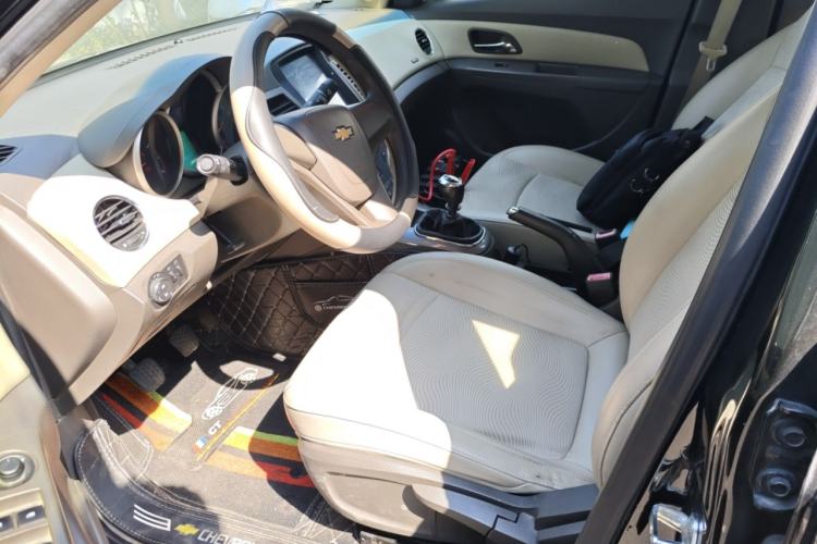 Used Chevrolet Cruze 2015 1.5L Classic SE MT Left Front Seat