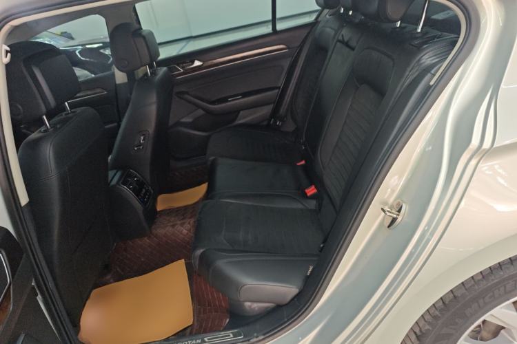 Used Volkswagen Magotan 2017 330TSI DSG Luxury Model Left Rear Seat