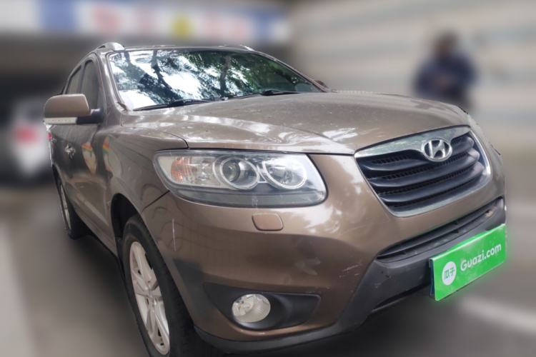Used Hyundai Santa Fe Classic 2010 2.4 Ultimate Edition 7-Seater Four-Wheel Drive Front Right 45 Deg
