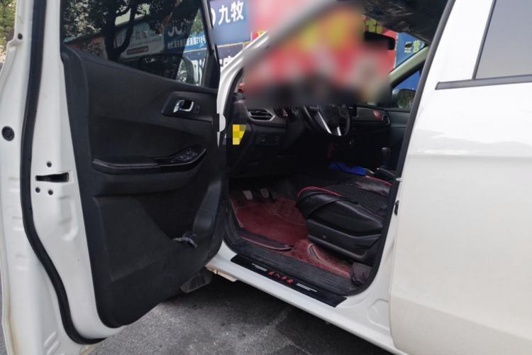 Used JMC Baodian 2023 2.5T Diesel Two-Wheel Drive Comfort Edition Standard Wheelbase JX4D25A6L Driver Seat