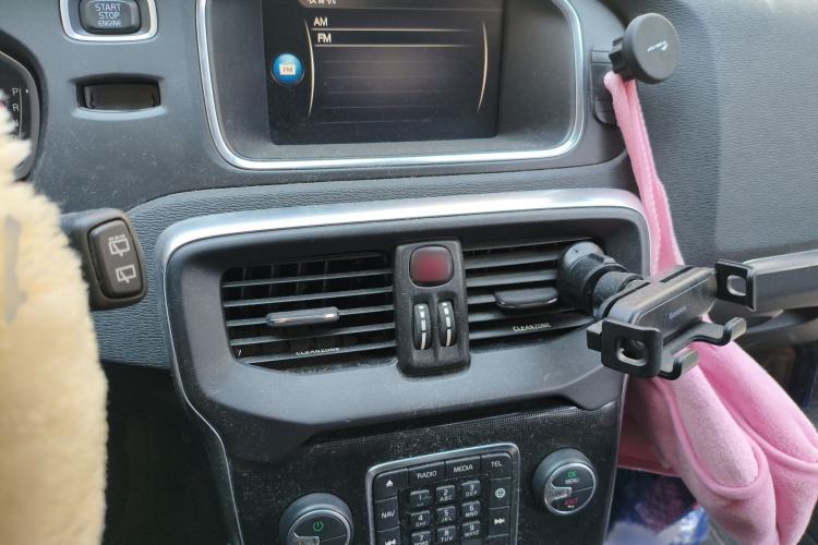 Used Volvo V40 2017 T3 Zhiyi Edition Audio And AC Panel