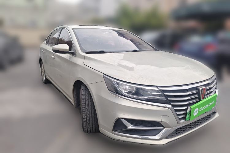 Used Roewe i6 New Energy 2017 45T Hybrid Connect & Smart Enjoyment Edition Front Right 45 Deg