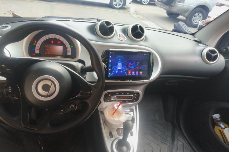 Used smart fortwo 2015 1.0L 52 kW hardtop Dynamic version
