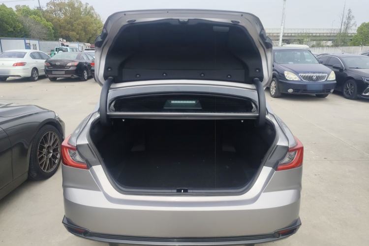 Used Toyota Camry 2026 Model Dual-Engine 2.0HSE Sport Lite Edition Trunk