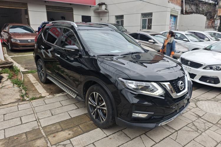 Used Nissan X-Trail 2017 2.5L CVT Luxury Edition 4WD Front Right 45 Deg