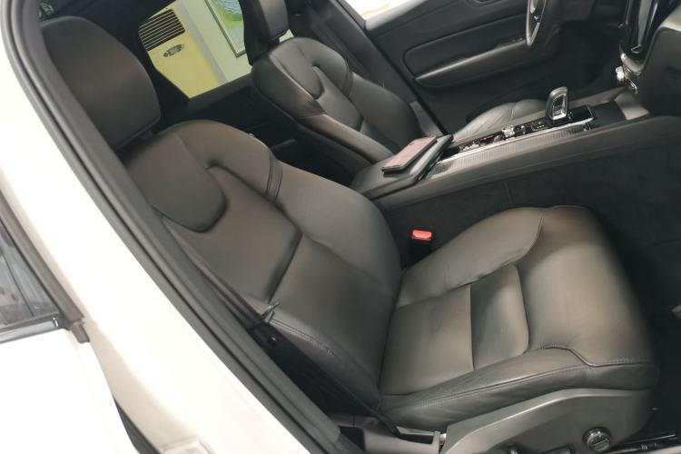 Used Volvo XC60 2022 B5 4x4 Zhiyi Sport Edition