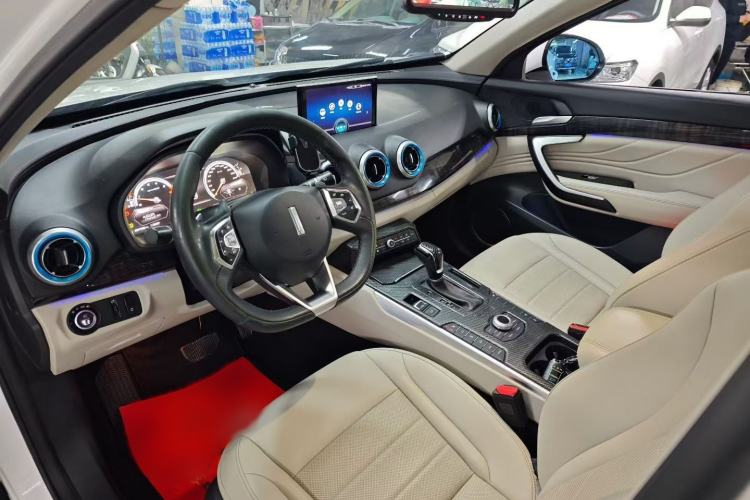 Used Wey VV7 2017 2.0T Ultra-Luxury Version Interior 1
