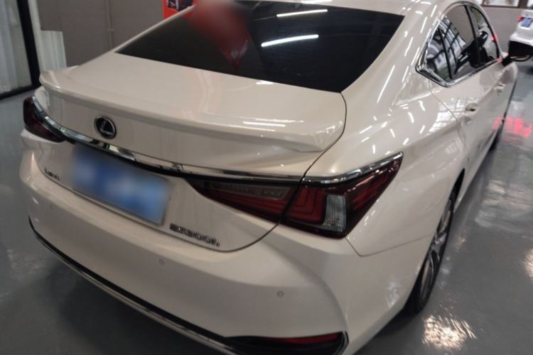 Used Lexus ES 2020 300h Premier Edition
