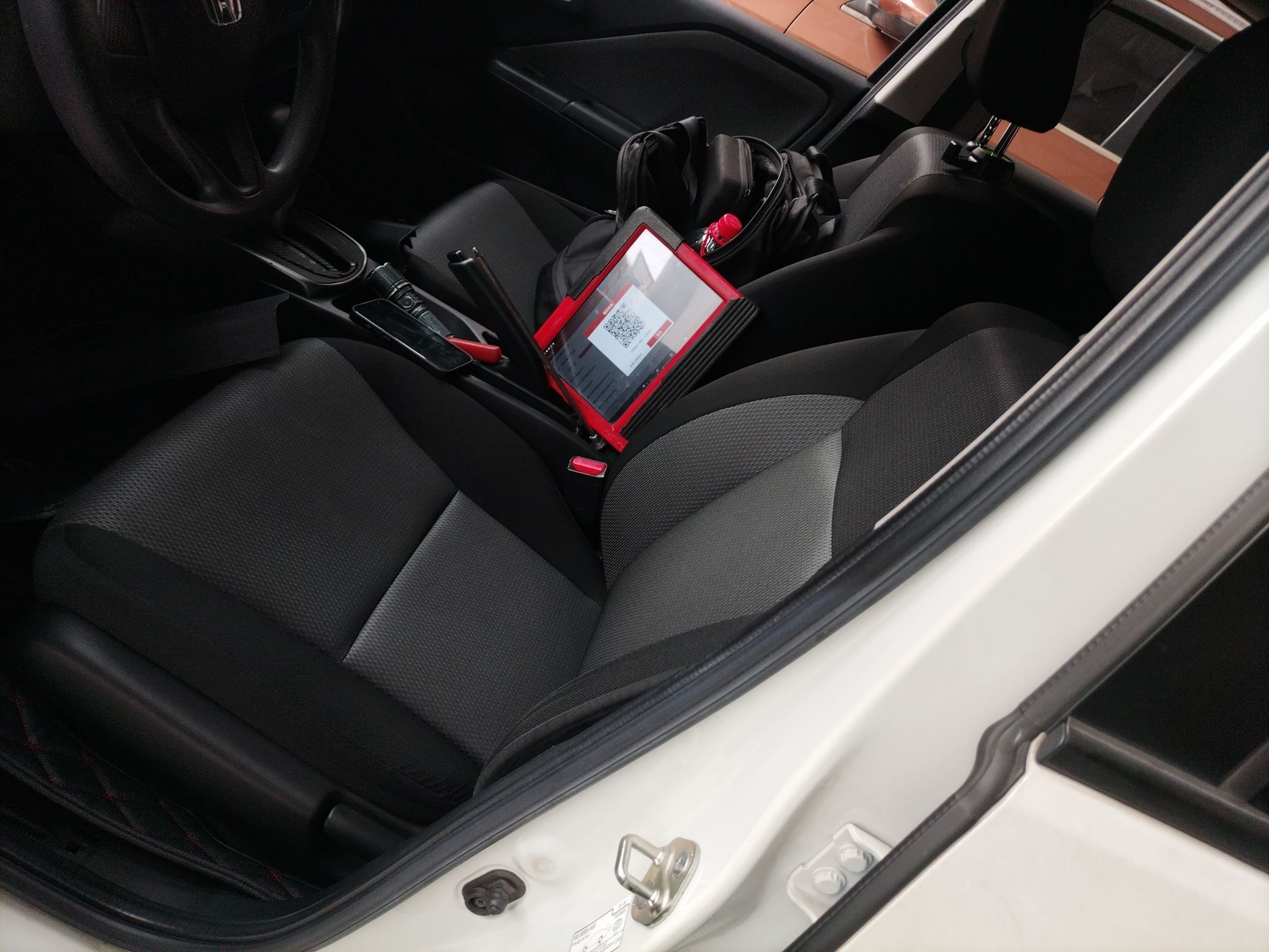 Переднее сиденье в автомобиле