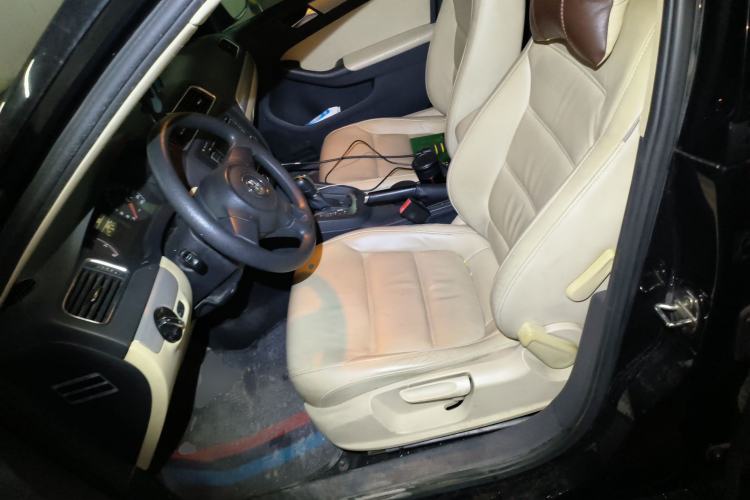 Used Volkswagen Sagitar 2012 1.6L Automatic Comfort Edition Left Front Seat