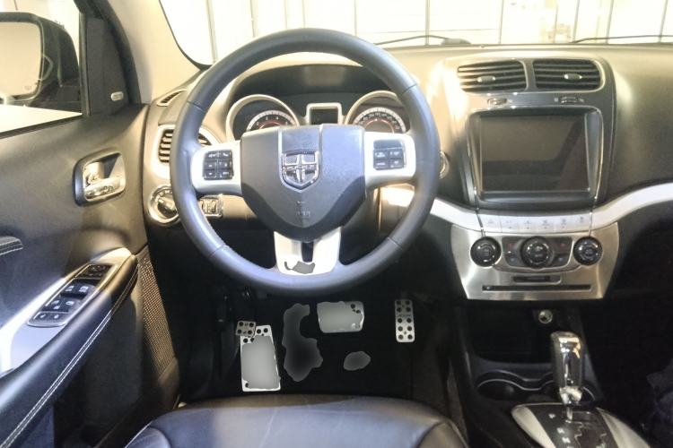 Used Dodge Journey 2013 2.4L Two-Wheel Drive Luxury Version Steering Wheel