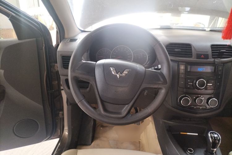 Used Wuling Hongguang 2014 1.5L S Standard Version Steering Wheel