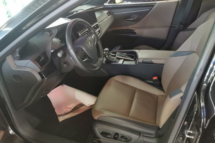 Used Lexus ES 2022 200 Excellence Edition
