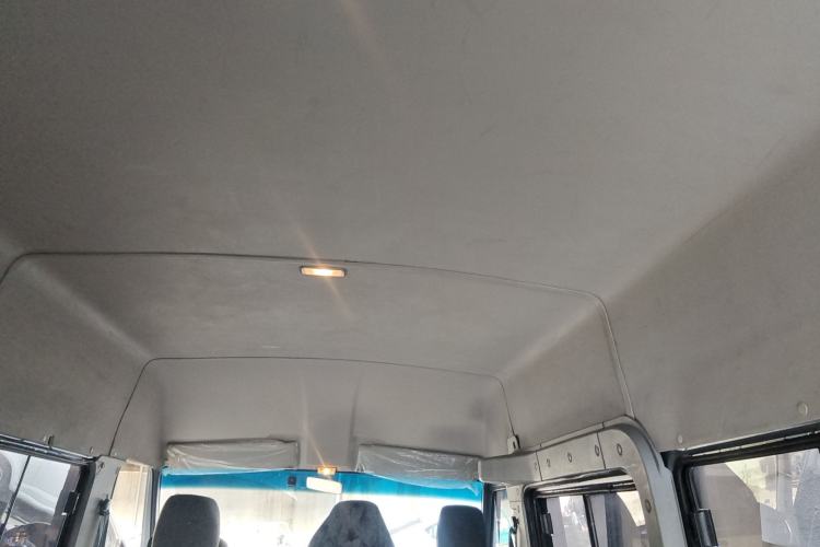 Used Iveco Daily 2023 2.5T A37M1 Multi-Purpose Passenger Vehicle Long Wheelbase Mid-Roof Design Dual Side Sliding Doors Automatic Transmission Headliner