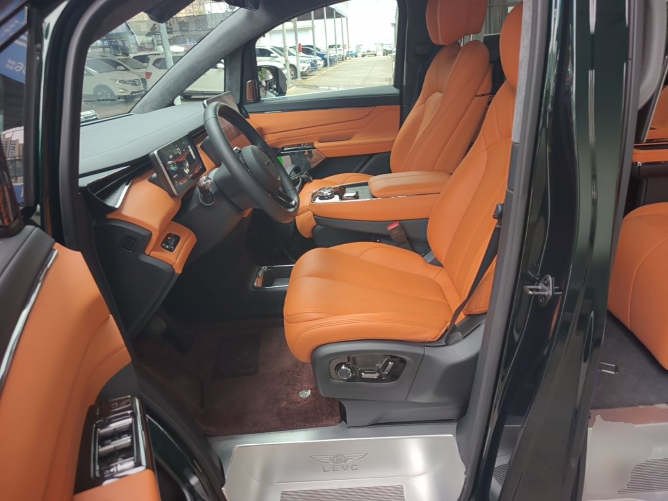 Geely Galaxy LEVC L380 2024 140-Degree 6-Seater All-Wheel-Drive Ultra — снимка 17