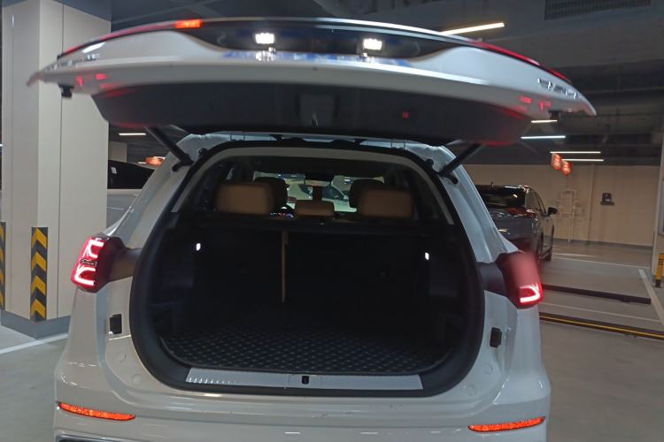 Used Hongqi HS5 2023 2.0T Four-Wheel Drive Flagship Pro Edition Trunk