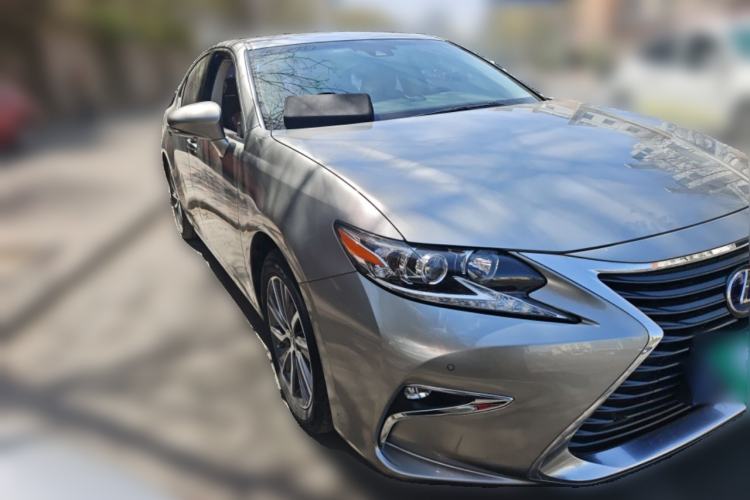 Used Lexus ES 2017 300h Mark Levinson Comfort Edition
