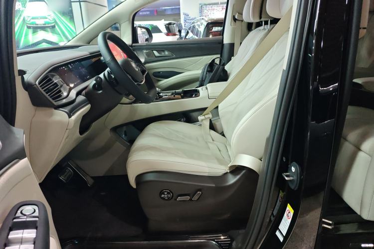 Used Denza D9 2025 DM-i Smart Drive 1020 Four-Wheel Drive Premium Model Left Front Seat