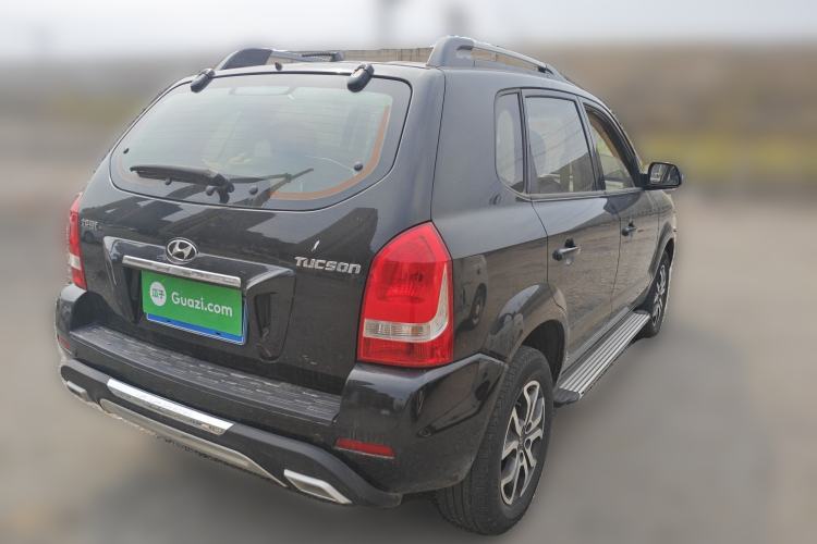 Used Hyundai Tucson 2013 2.0L Manual Two-Wheel Drive Fashion Edition Rear Right 45 Deg