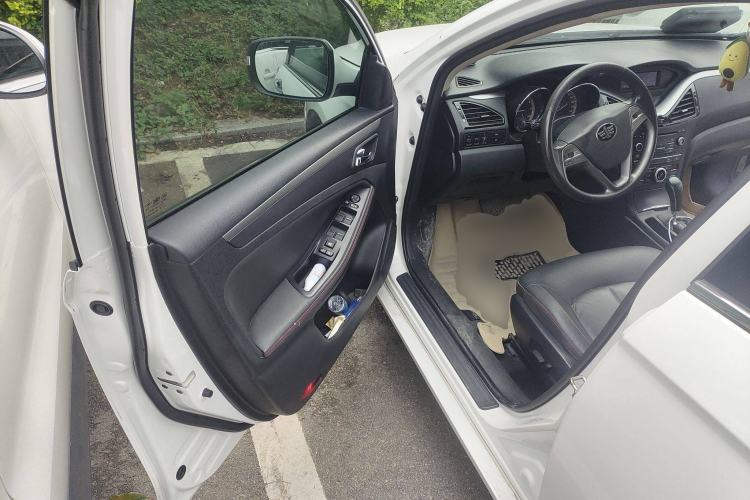Used Bestune B70 2014 2.0L automatic luxury version Driver Seat