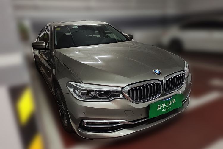 Used BMW 5 Series 2018 Facelifted 530Li Luxury Edition Premium Package Front Right 45 Deg