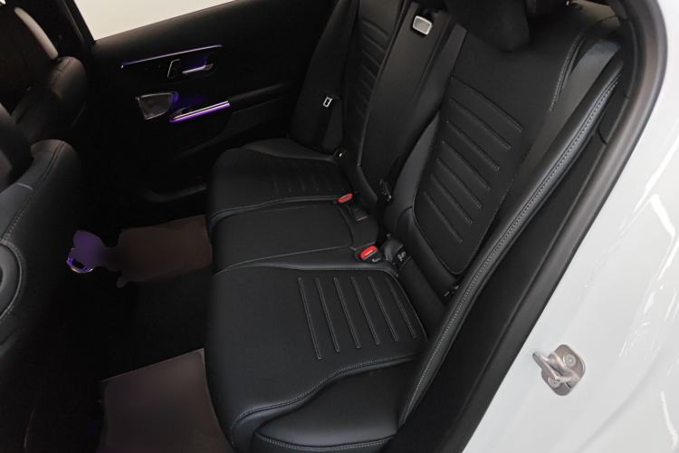 Used Mercedes-Benz C-Class 2024 Facelifted C-Class 260 L Night Edition Sports Version Left Rear Seat