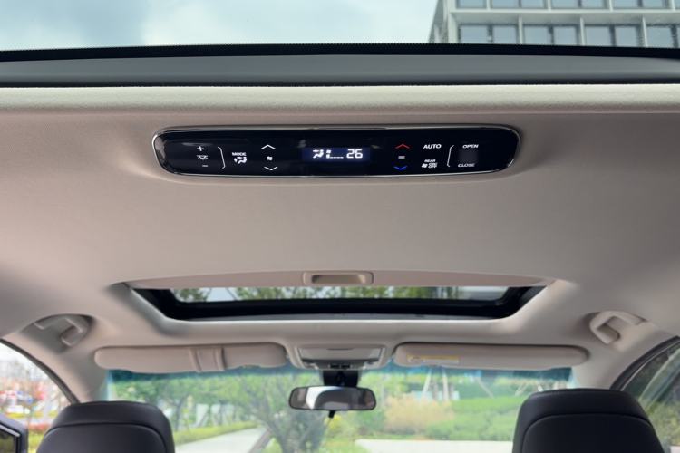 Used Honda Elysion 2019 2.0L Hybrid Luxury Edition Interior 8