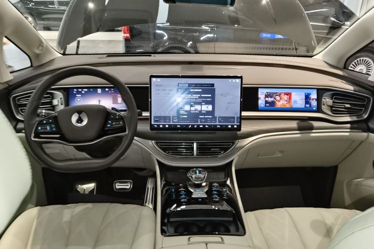 Used Denza D9 2025 DM-i Intelligent Drive 1020 Four-Wheel Drive Flagship Model