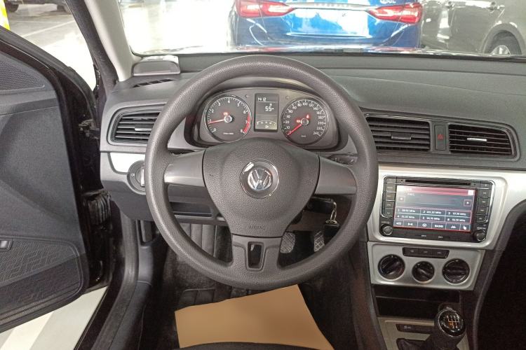 Used Volkswagen Lavida 2013 Revised Classic 1.6L Manual Fashion Edition Steering Wheel