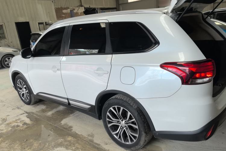 Used Mitsubishi Outlander 2018 2.0L Two-Wheel Drive Glory Edition 5 Seats