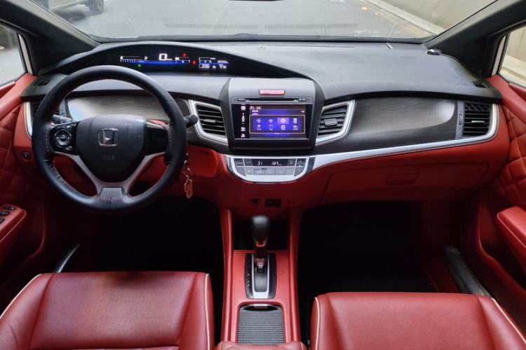 Used Honda Jade 2013 1.8L automatic Comfort version 5 seats
