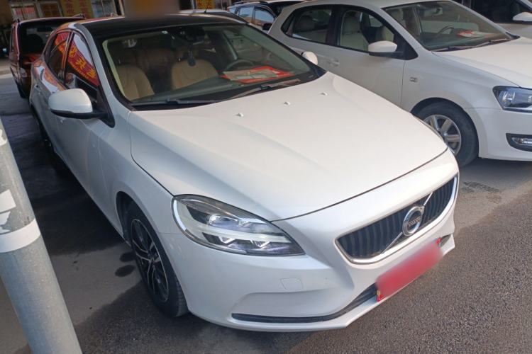 Used Volvo V40 2017 T3 Zhiyi Edition
