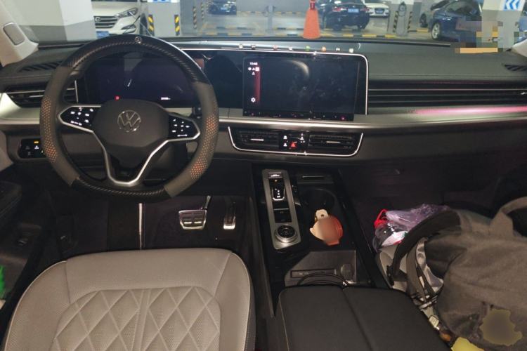 Used Volkswagen Tavendor 2024 380TSI All-Wheel-Drive R-Line Journey Shared Enjoyment Model
