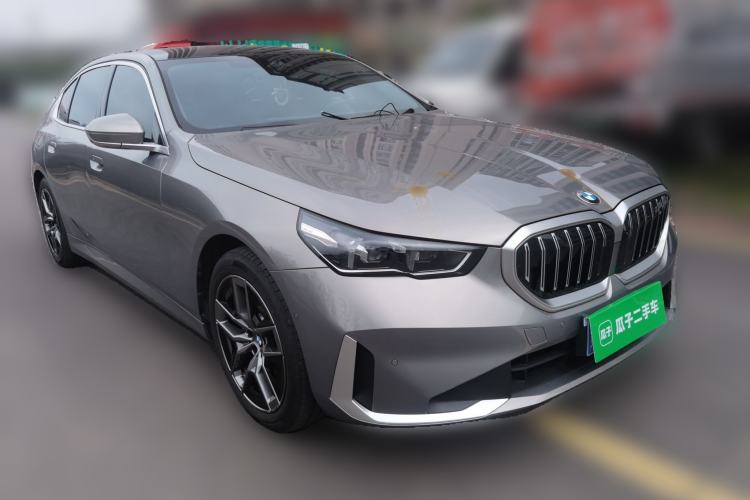 Used BMW 5 Series 2024 530Li Leading Luxury Package Front Right 45 Deg