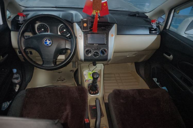 Used Venucia R50 2013 1.6L Manual Fashion Edition Center Console