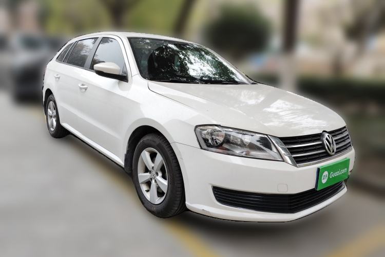 Used Volkswagen Gran Lavida 2013 1.6L Manual Fashion Model