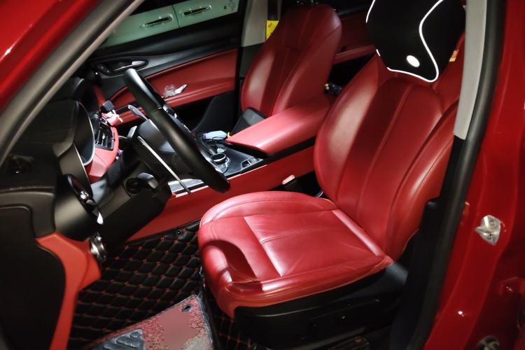 Used Alfa Romeo Stelvio 2017 2.0T 280HP Luxury Edition Left Front Seat