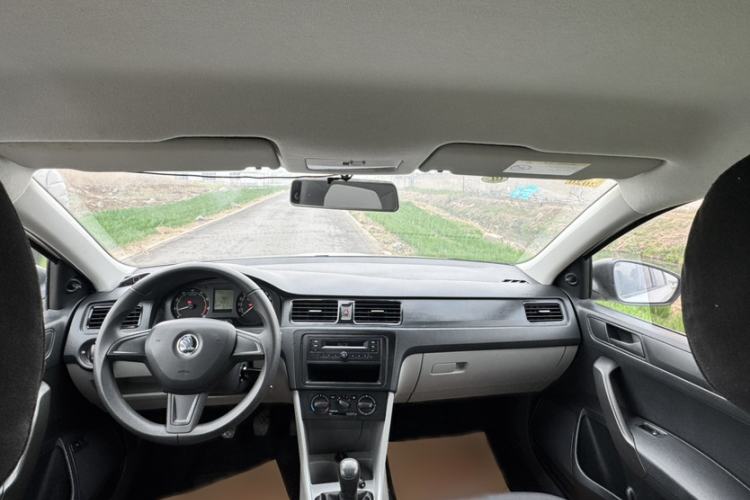 Used Skoda Rapid 2016 1.6L Manual Front-Wheel-Drive Version