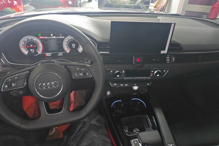 Used Audi A4L 2023 40 TFSI Luxury Dynamic Model Center Console