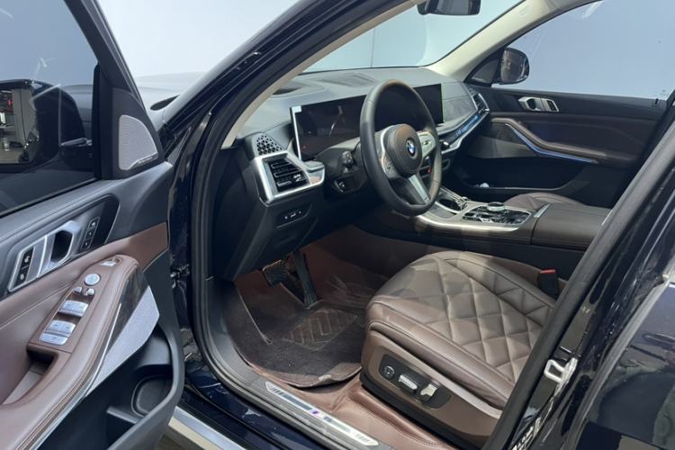 Used BMW X5 2023 xDrive 30Li Luxury M Sport Package Interior 3