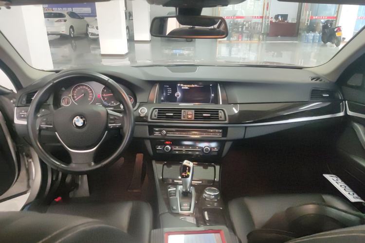 Used BMW 5 Series 2014 525Li Luxury Design Package Center Console