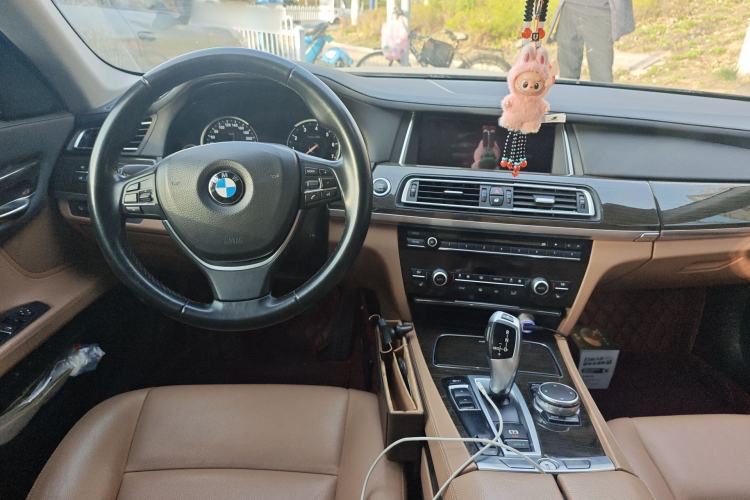 Used BMW 7 Series 2014 730Li Premium Edition Center Console