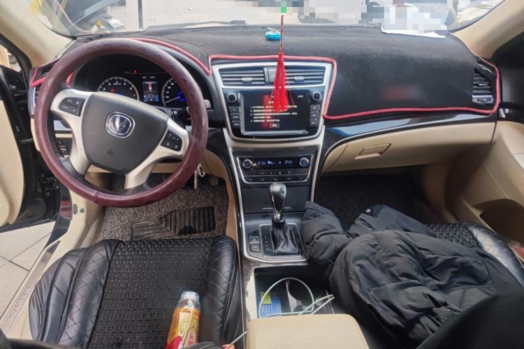 Used CHANGAN Raeton 2016 1.8T Automatic Smart Enjoyment Deluxe Model Center Console