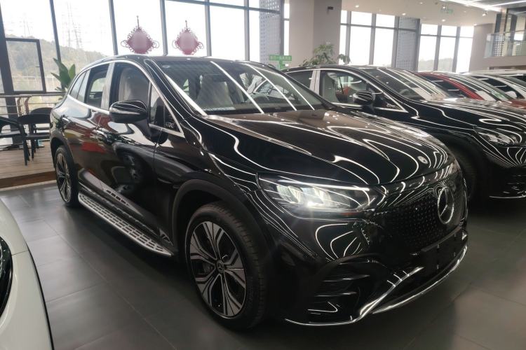 Used Mercedes-Benz EQE SUV 2024 500 4MATIC Luxury Edition Front Right 45 Deg