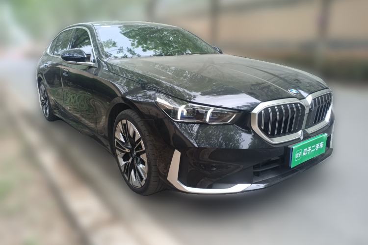 Used BMW 5 Series 2024 530Li Luxury Package Premium Edition Front Right 45 Deg