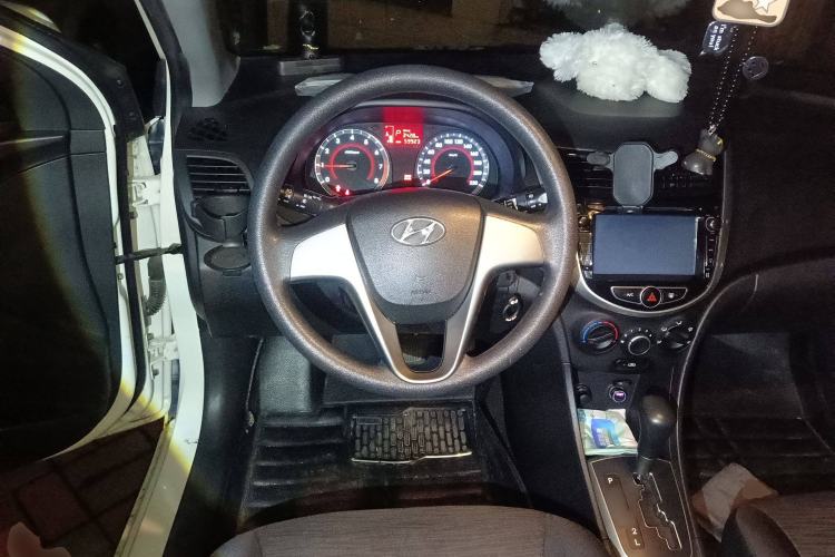 Used Hyundai Verna Ray 2014 1.4L Automatic GLX
