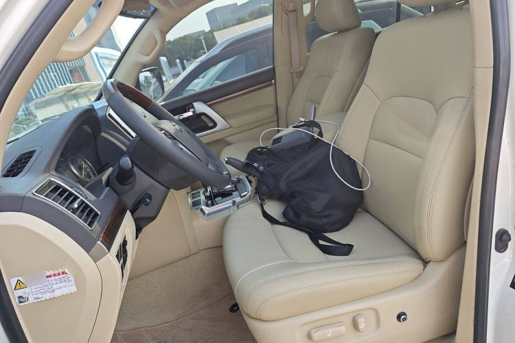 Used Toyota Land Cruiser 2015 4.6L V8 Middle East Limited Edition Left Front Seat