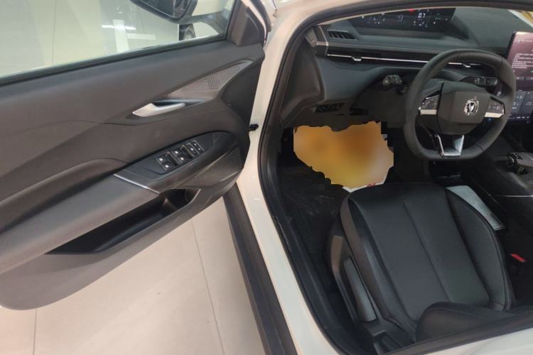 Used CHANGAN Eado 2025 Blue Whale 1.5T 500Bar Prestige Model Driver Seat