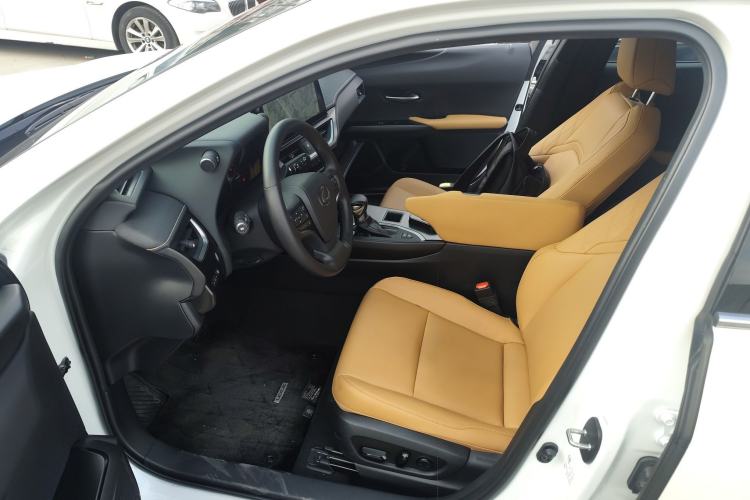 Used Lexus UX 2022 260h Explore-Edition
